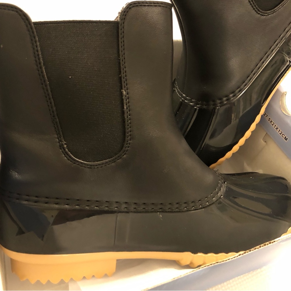 Women’s size 8 Black Duck Boots